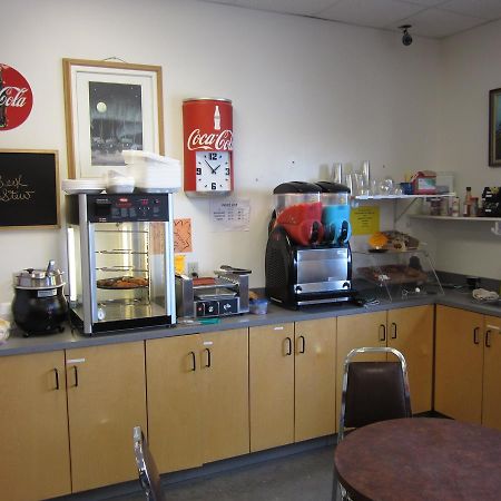 Nisutlin Trading Post Motel Teslin Экстерьер фото